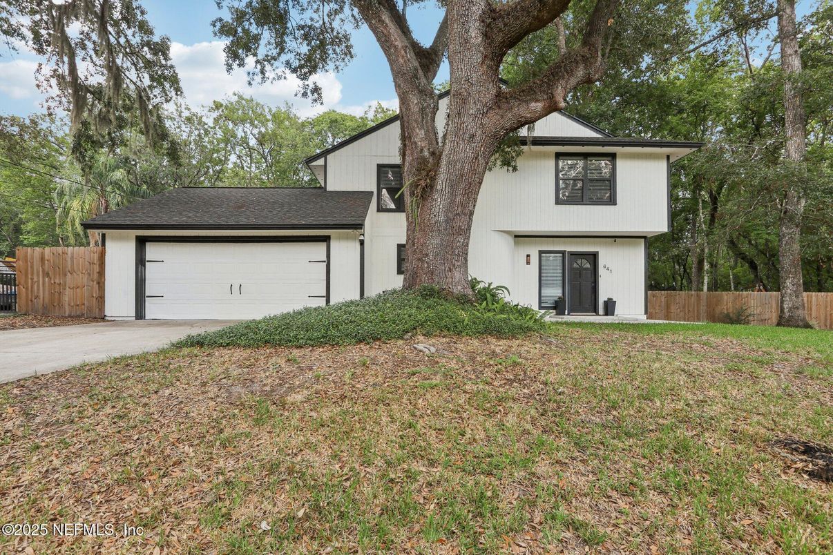 Attached, Exterior, Facade, Farmhouse