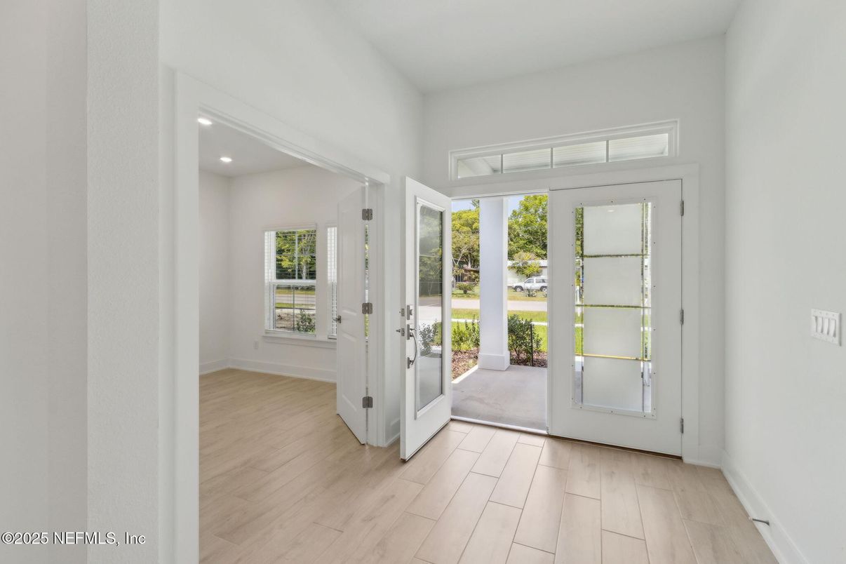 Interior, Recessed Lighting, Wood Texture Flooring