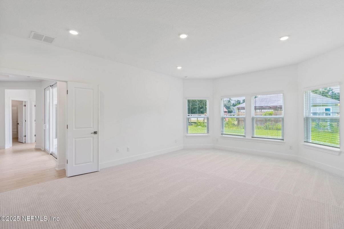 Empty room, Interior, Recessed Lighting