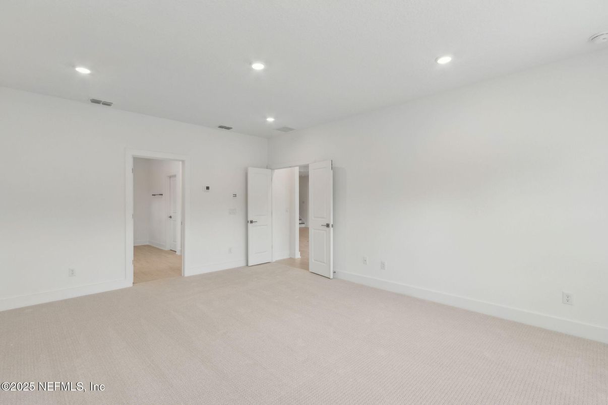 Empty room, Interior, Recessed Lighting