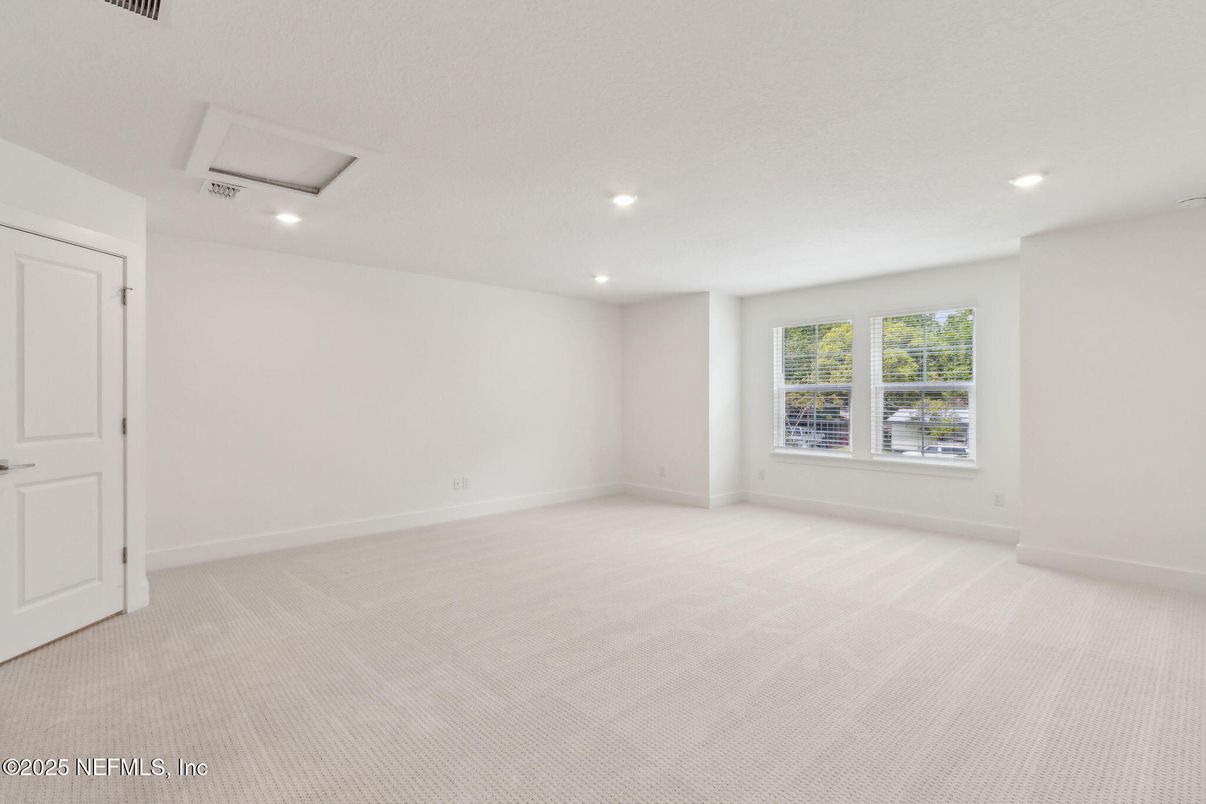 Empty room, Interior, Recessed Lighting