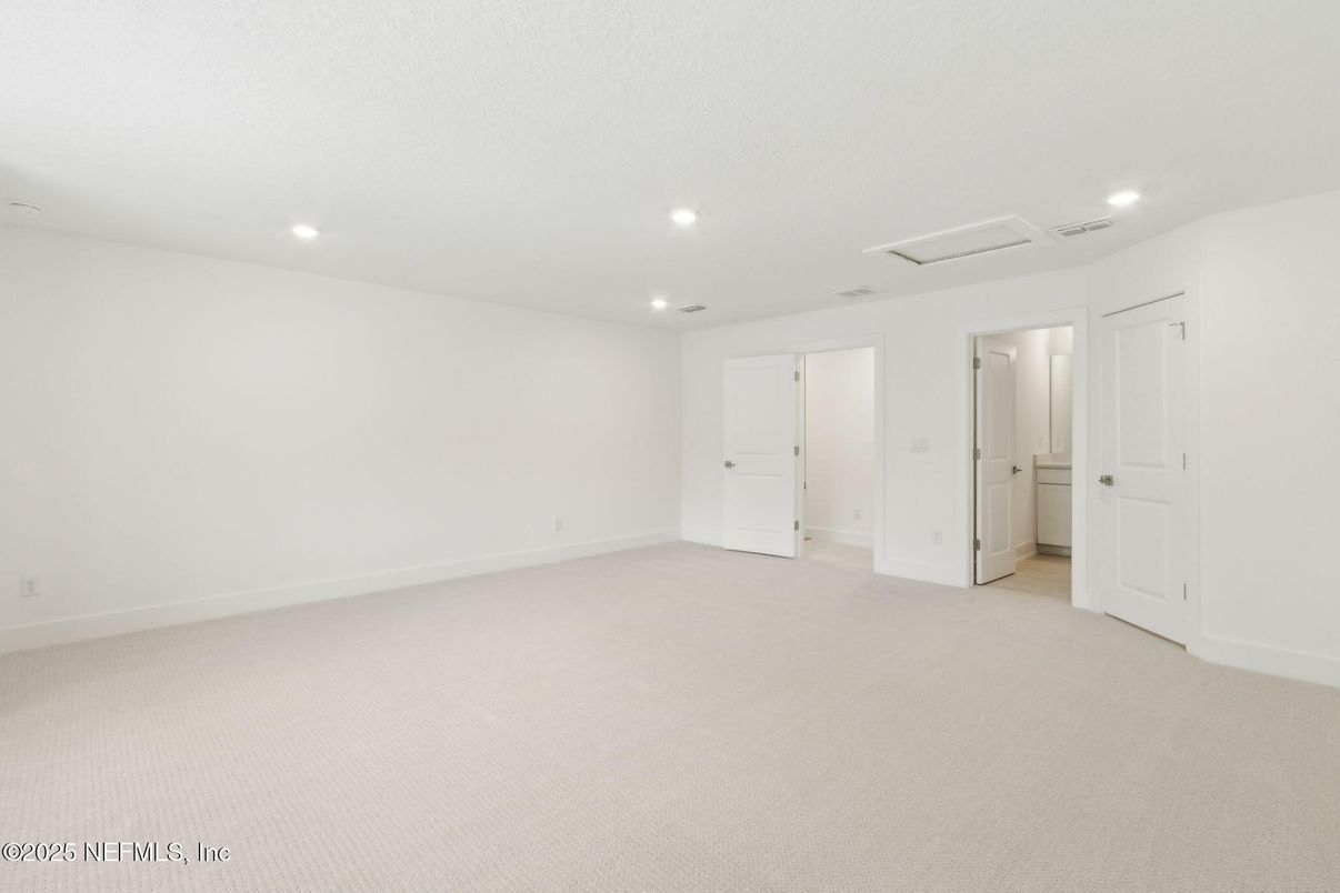 Empty room, Interior, Recessed Lighting