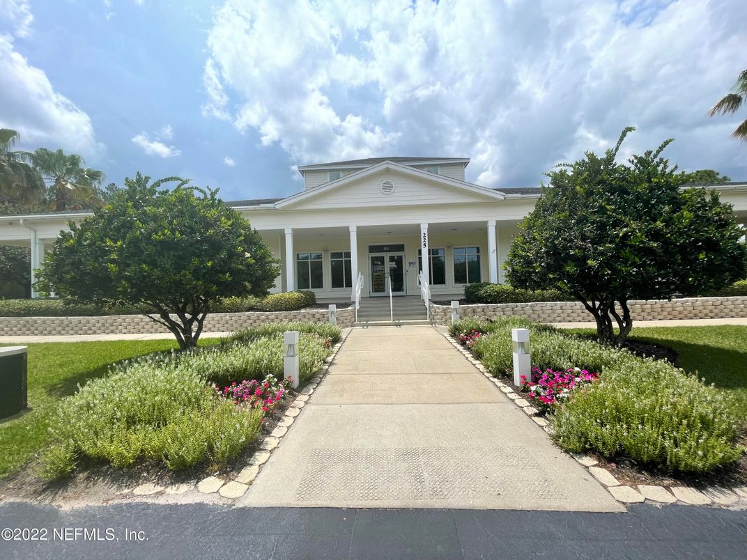 Exterior, Facade, Ranch