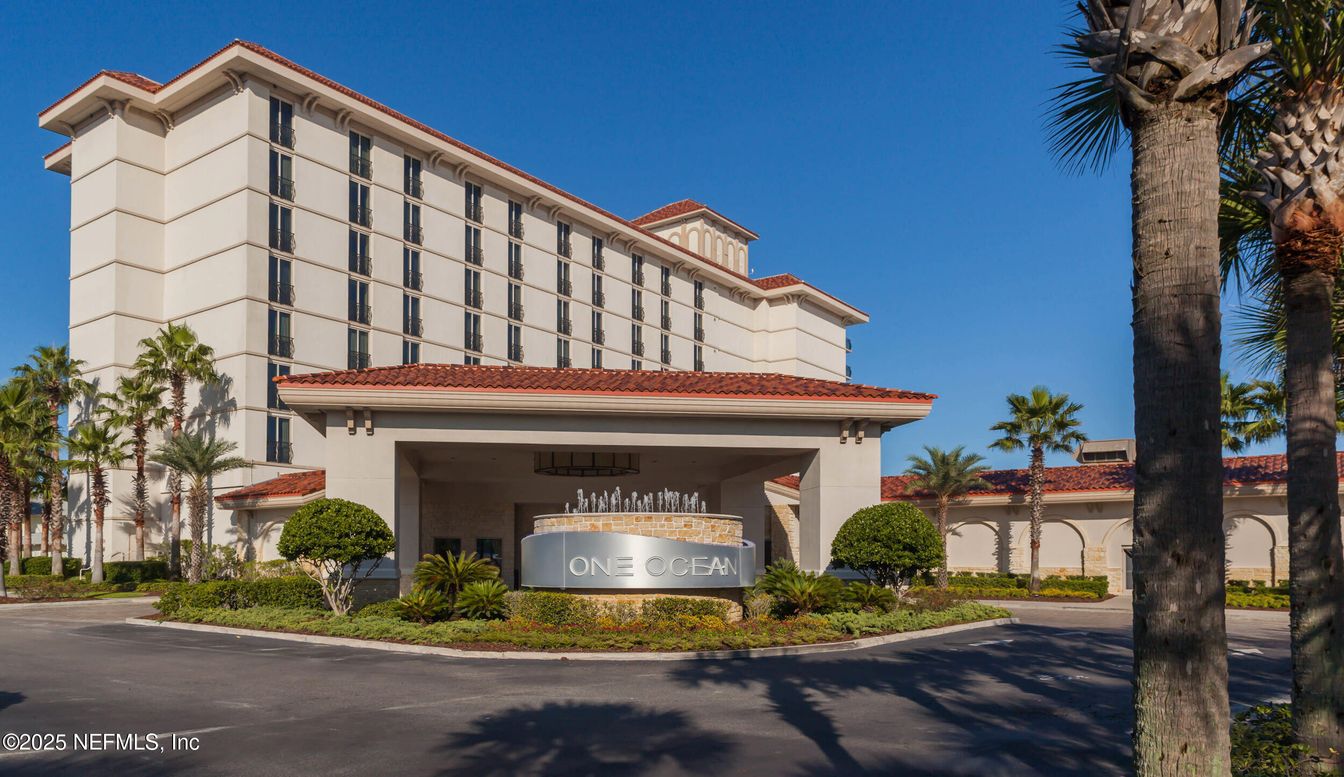 Exterior, Facade, Mediterranean