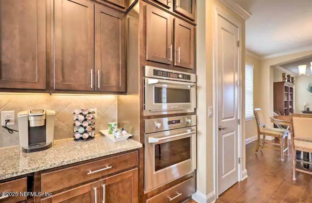 Dining room, Interior, Kitchen, Stainless Steel Appliances, Wood Texture Flooring