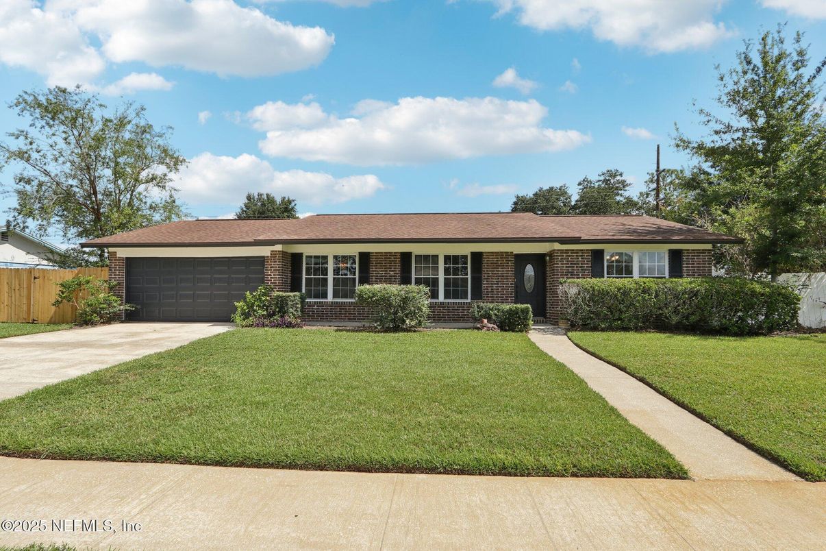 Attached, Exterior, Facade, Brick Facade, Ranch
