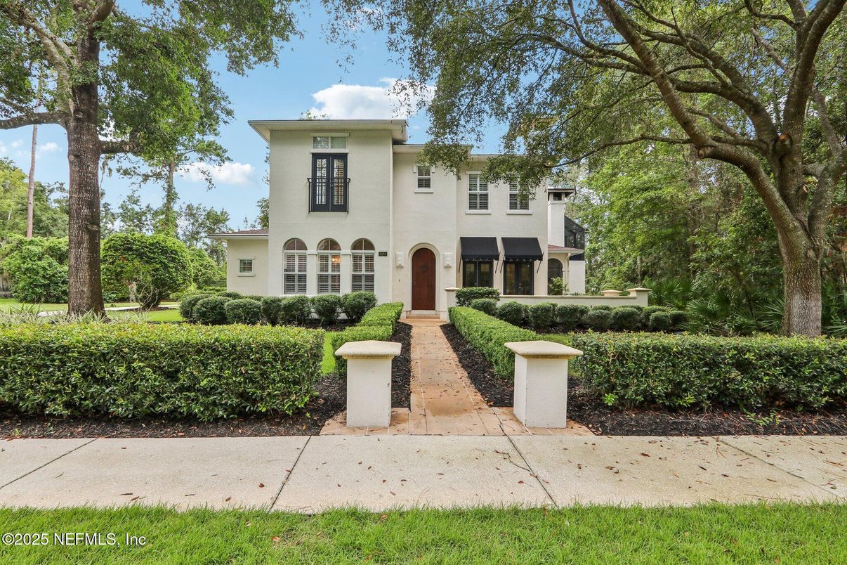 Backyard, Exterior, Facade, French Provincial