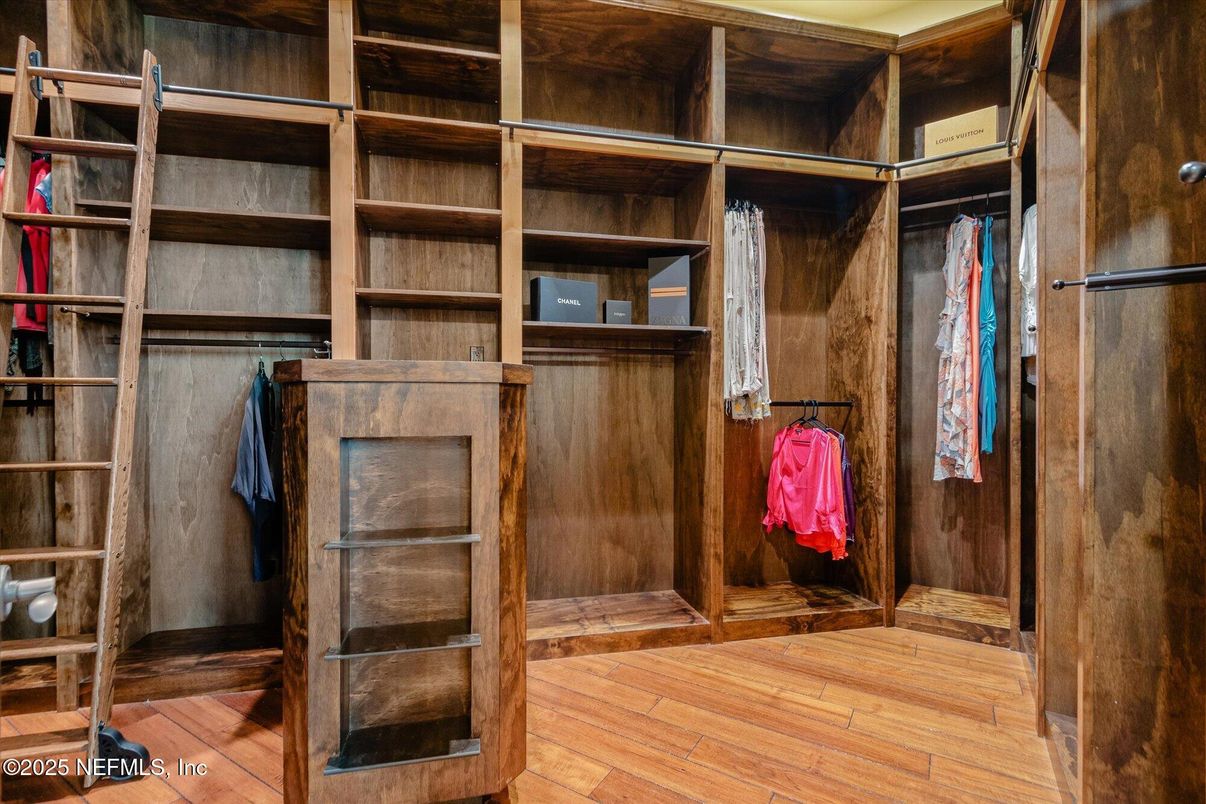 Interior, Walk-in Closets, Wood Texture Flooring