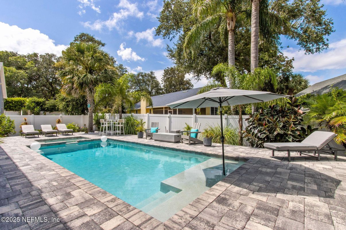 Exterior, Pool