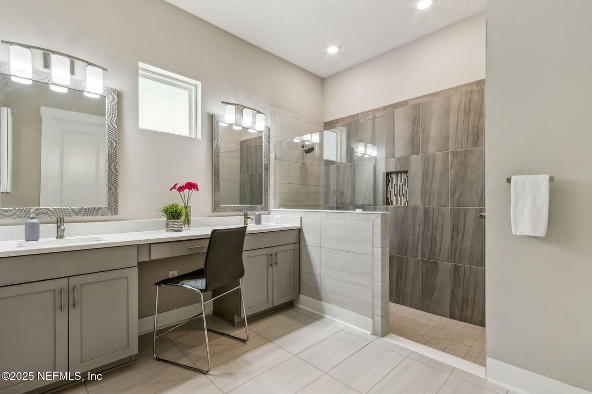 Bathroom, Dual Sink Vanities, Interior, Recessed Lighting