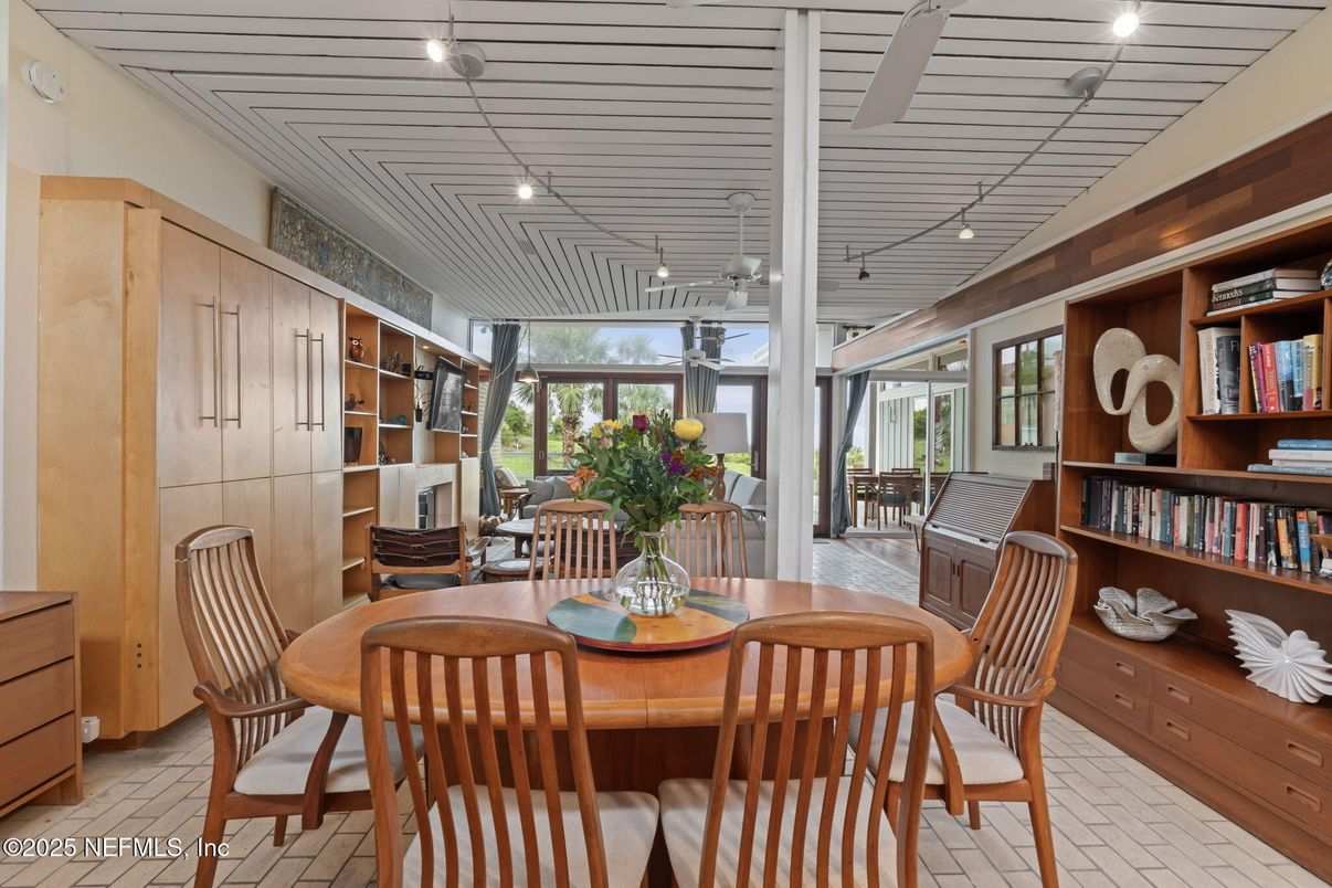 Dining room, Interior, Recessed Lighting