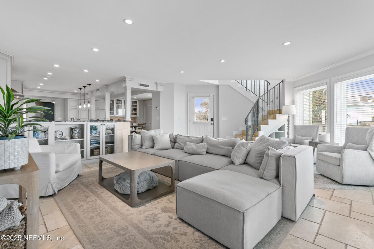 Interior, Living room, Pendant Lights, Recessed Lighting