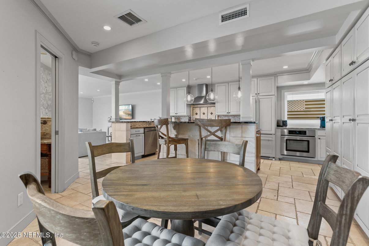 Dining room, Interior, Kitchen, Pendant Lights, Recessed Lighting, Stainless Steel Appliances