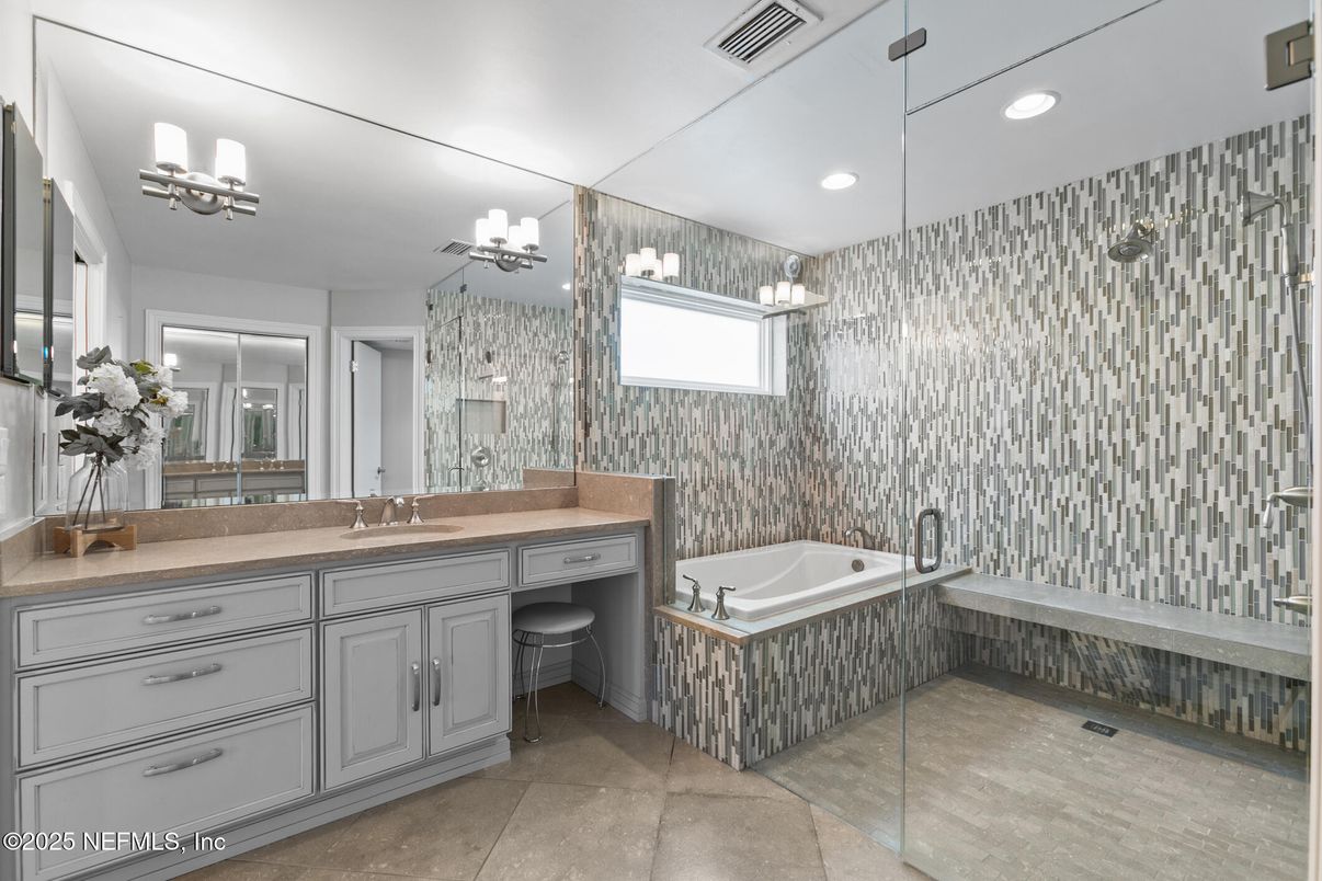 Bathroom, Dual Sink Vanities, Interior, Recessed Lighting