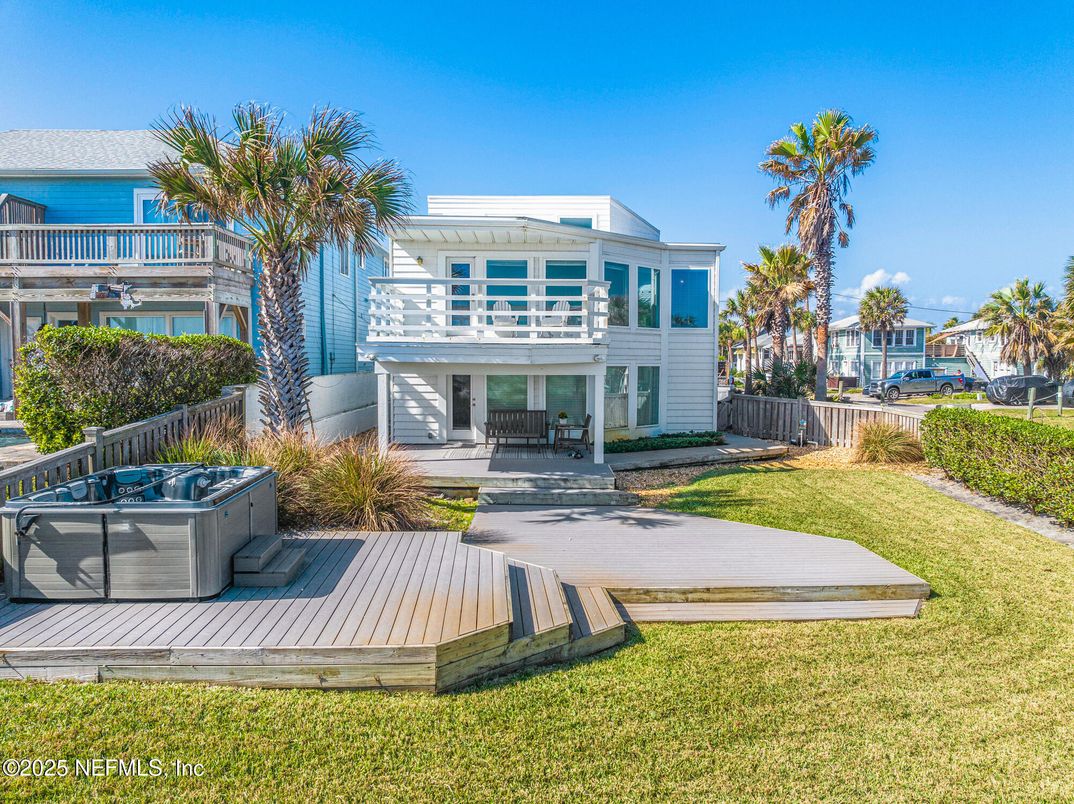 Backyard, Exterior, Hot Tub