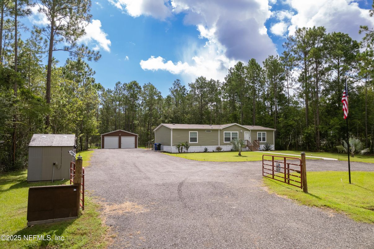 Backyard, Exterior