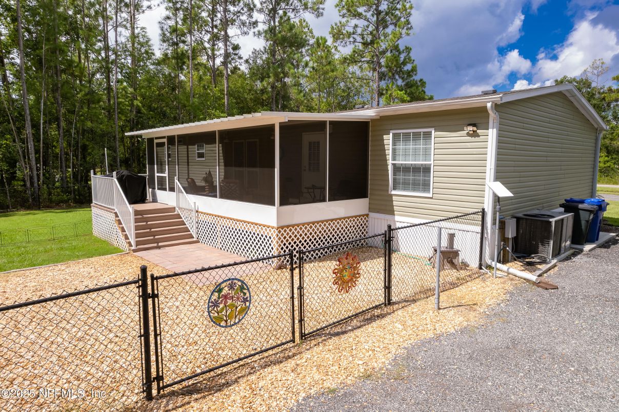 Backyard, Exterior