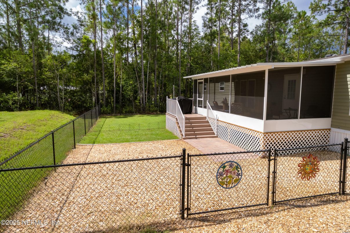Backyard, Exterior