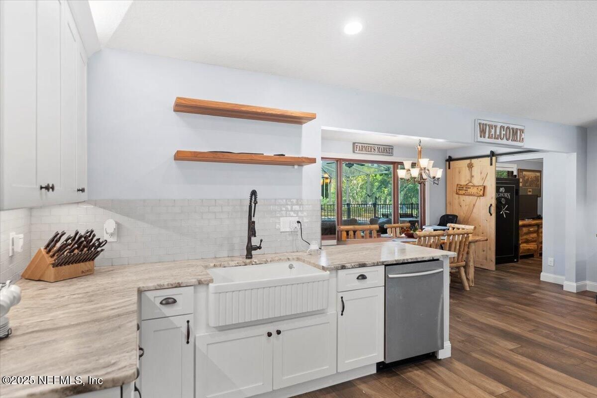 Chandelier, Dining room, Interior, Kitchen, Recessed Lighting, Wood Texture Flooring