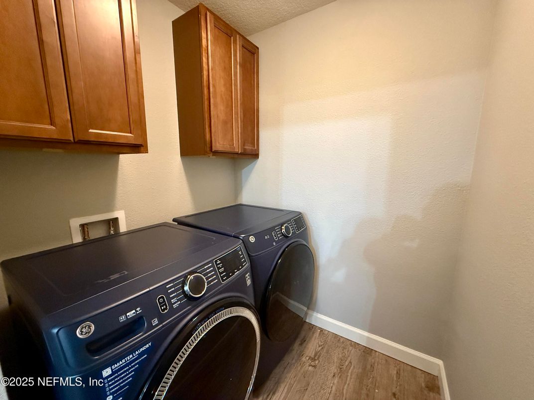 Interior, Washer, Wood Texture Flooring