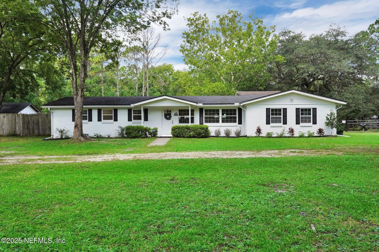 Backyard, Exterior, Facade, Ranch