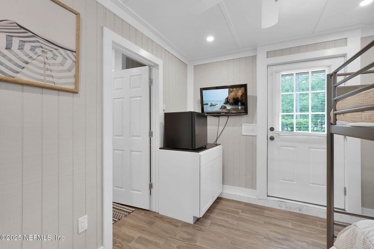 Interior, Recessed Lighting, Wood Texture Flooring