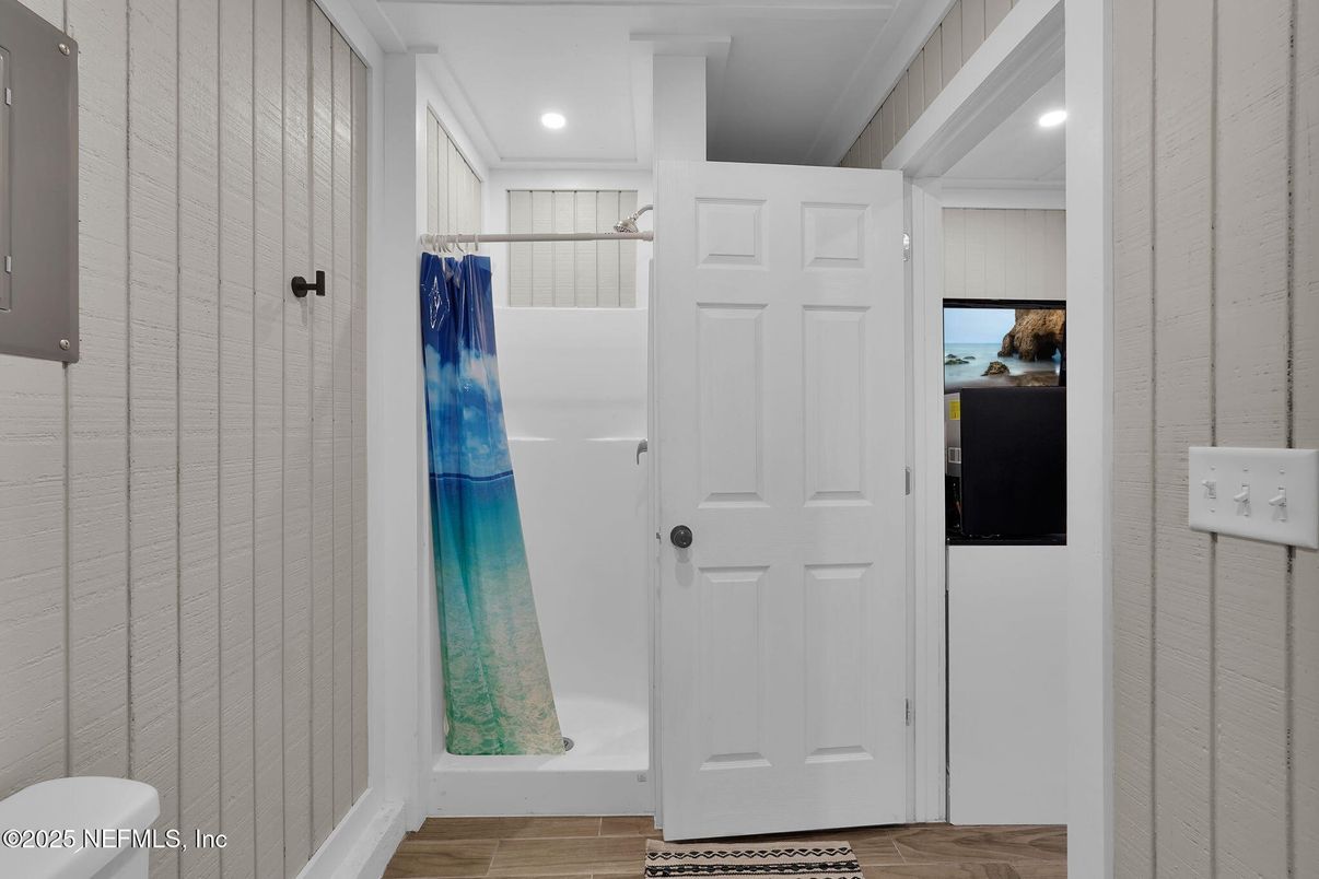 Interior, Recessed Lighting, Wood Texture Flooring