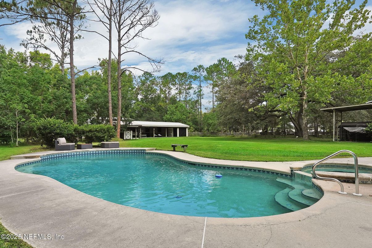 Exterior, Pool