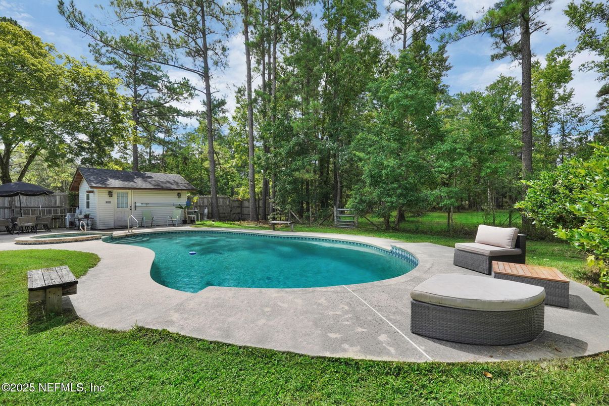 Exterior, Pool