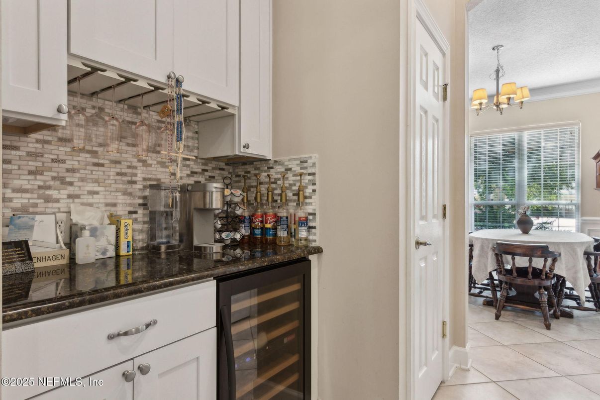 Chandelier, Dining room, Interior, Kitchen