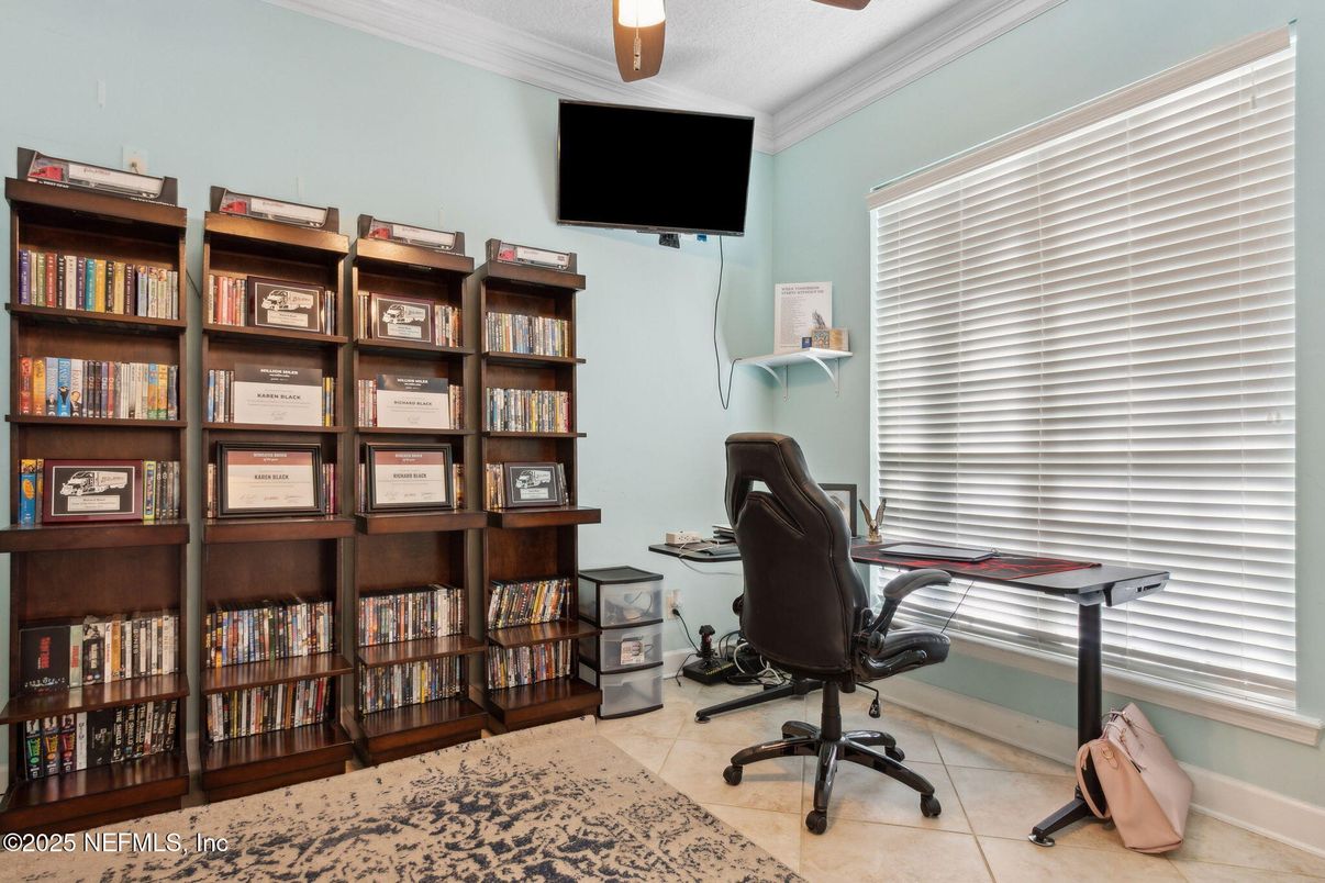 Home Office, Interior