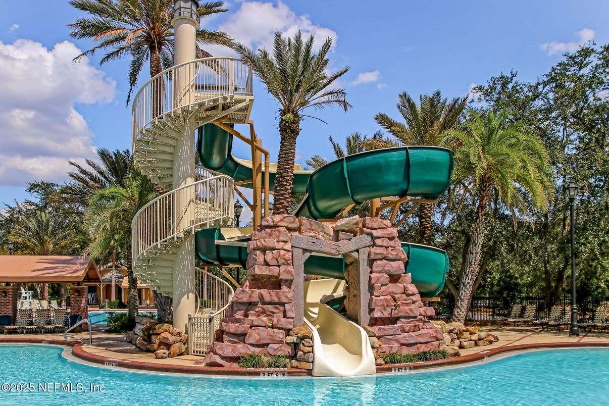 Exterior, Playground, Pool