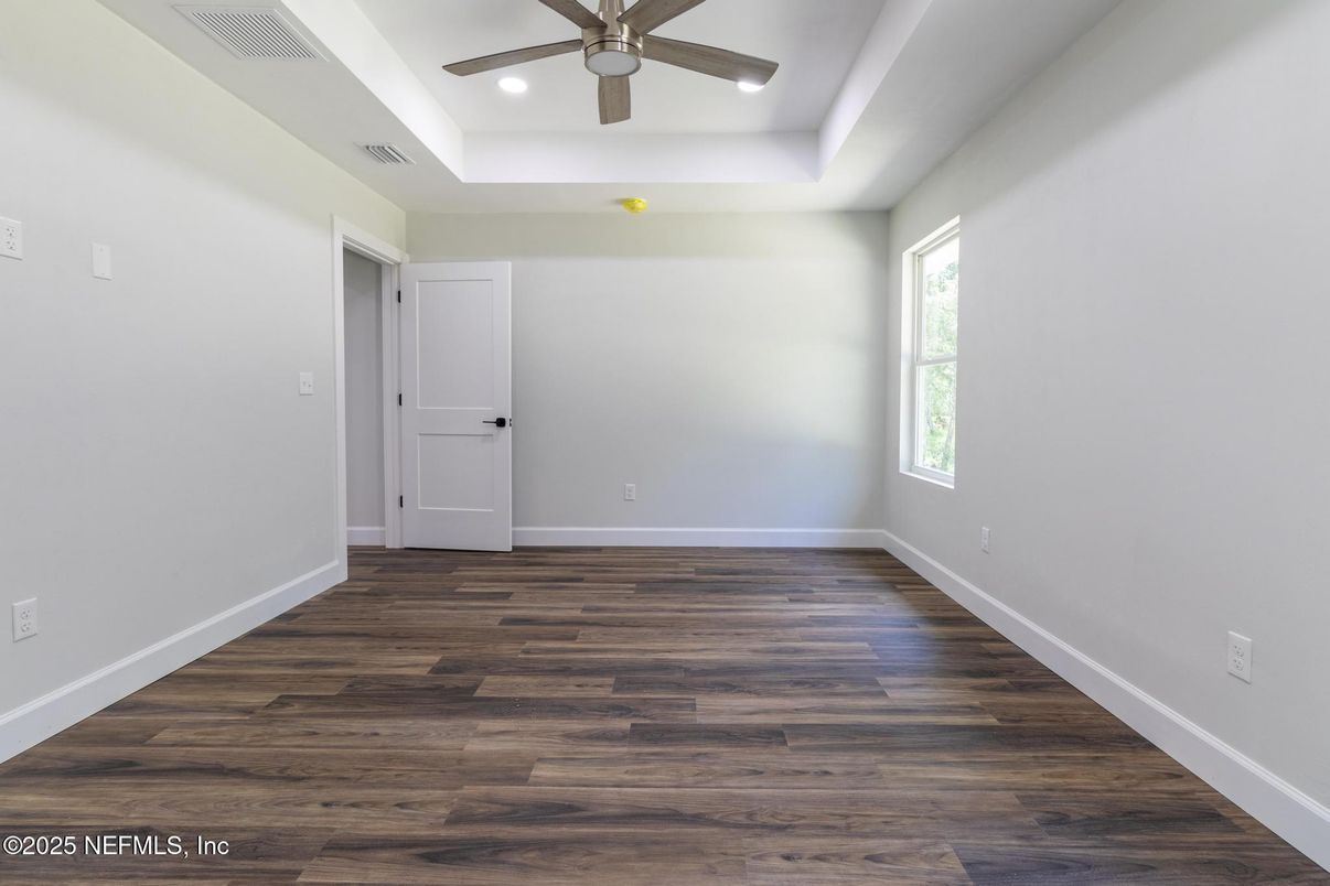 Empty room, Interior, Recessed Lighting, Wood Texture Flooring