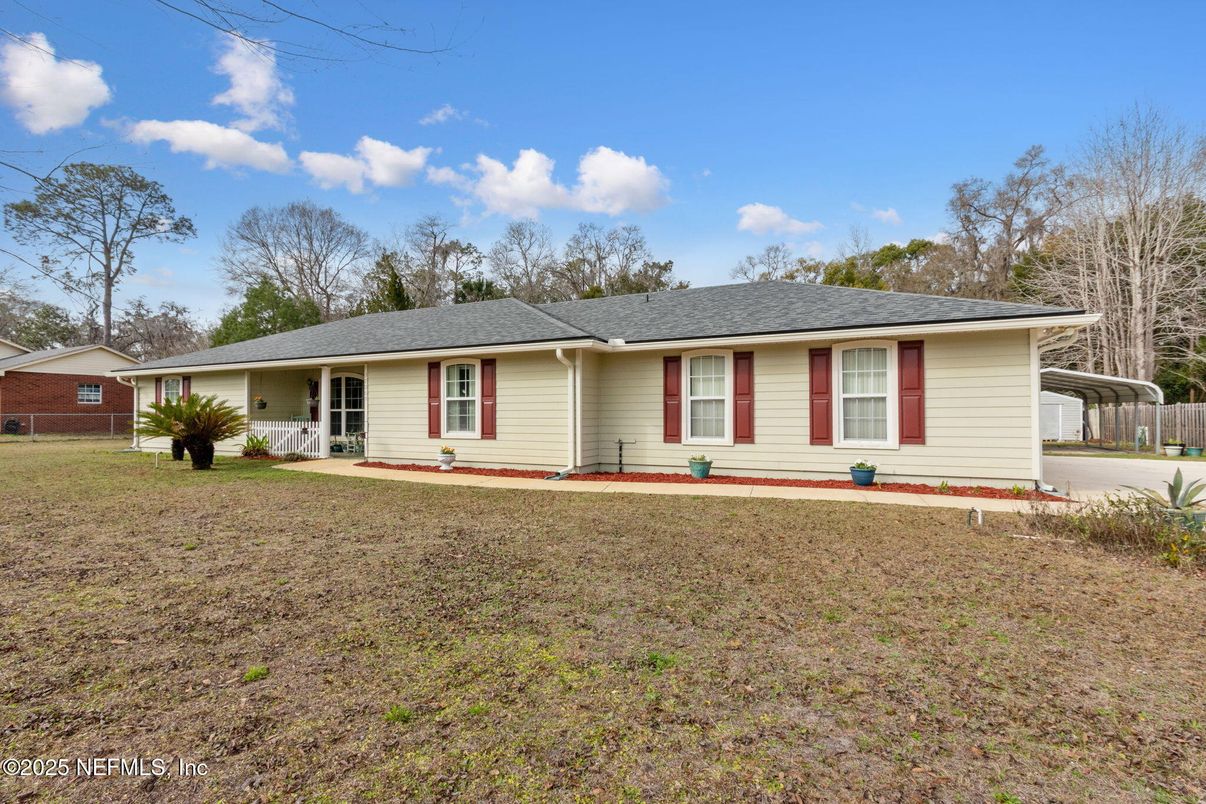 Backyard, Exterior, Facade, Ranch