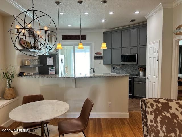 Dining room, Interior, Kitchen, Pendant Lights, Recessed Lighting, Wood Texture Flooring