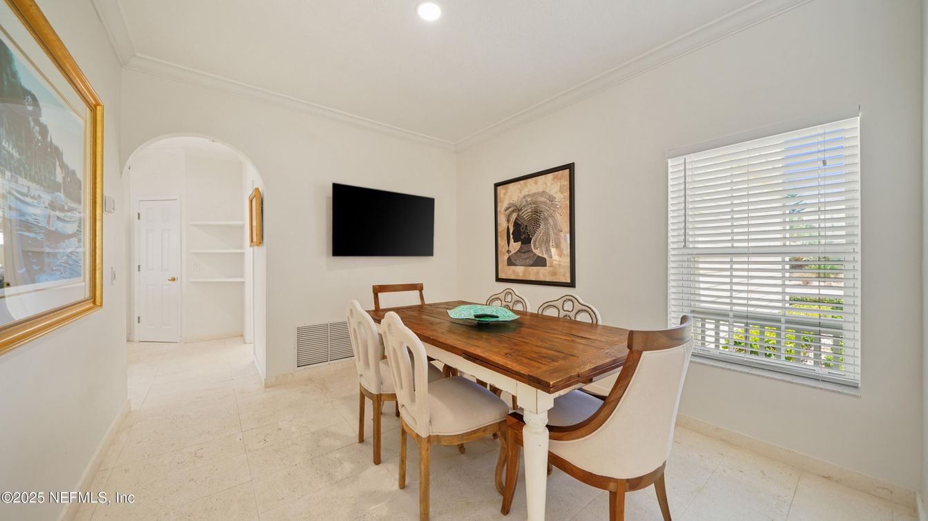 Dining room, Interior, Recessed Lighting