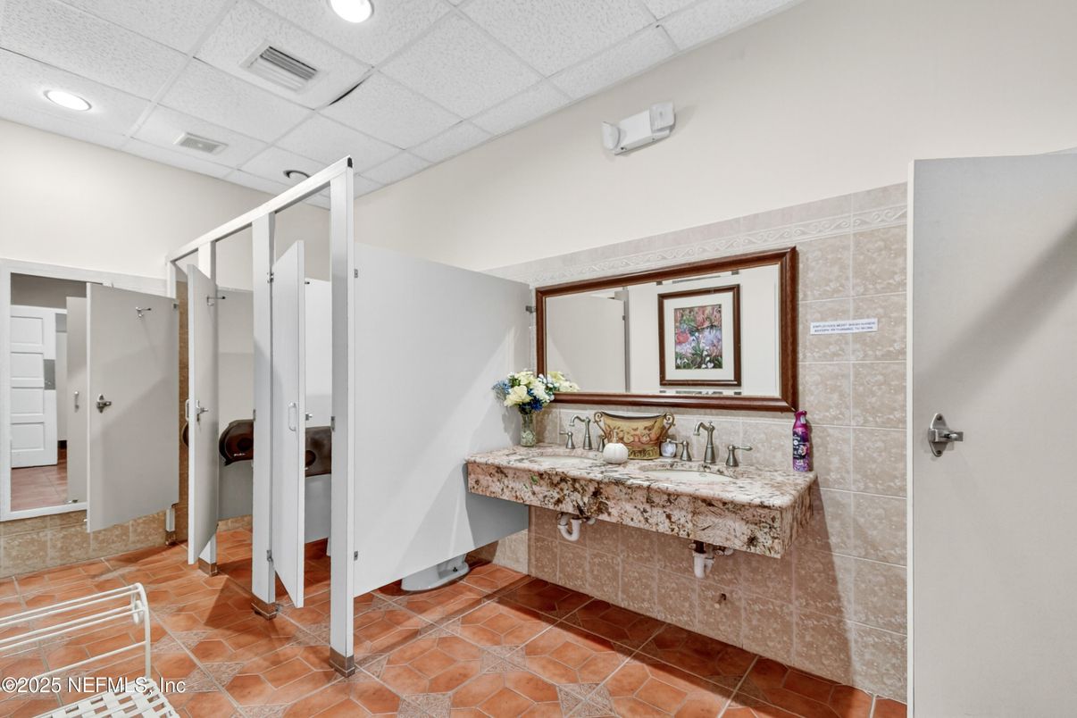 Bathroom, Interior, Recessed Lighting