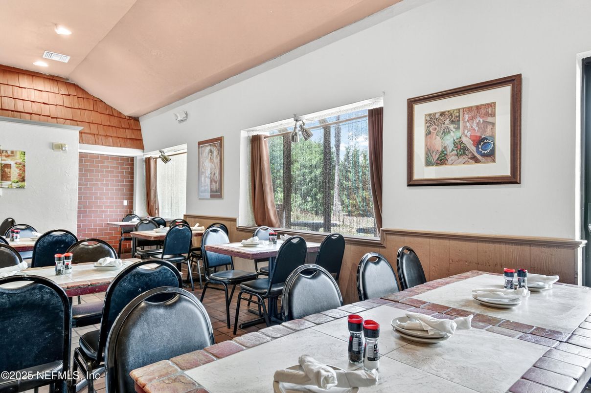 Dining room, Interior, Recessed Lighting, Stone Walls