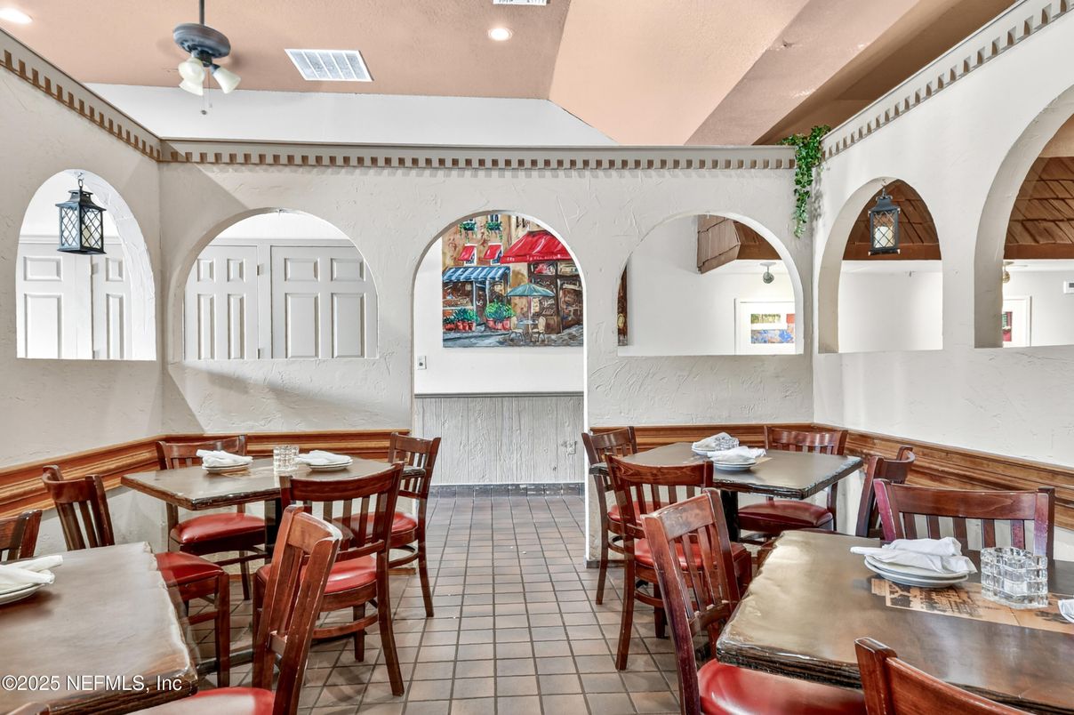 Dining room, Interior, Recessed Lighting