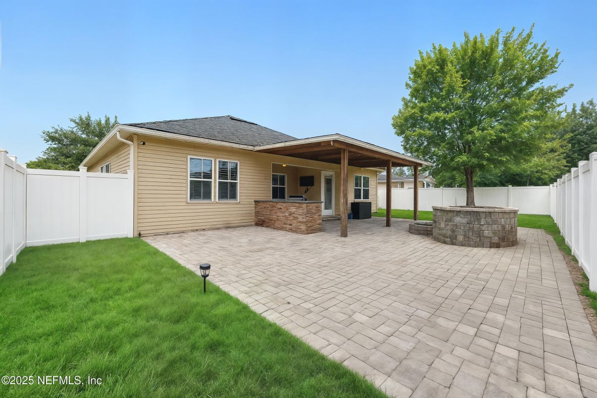 Backyard, Exterior, Outdoor Kitchen