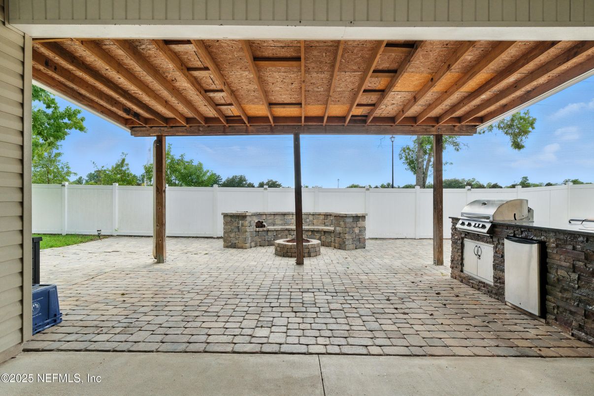 Exterior, Outdoor Kitchen