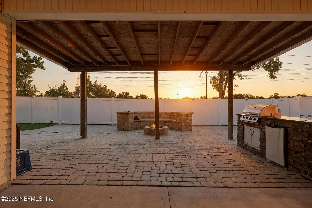 Exterior, Outdoor Kitchen