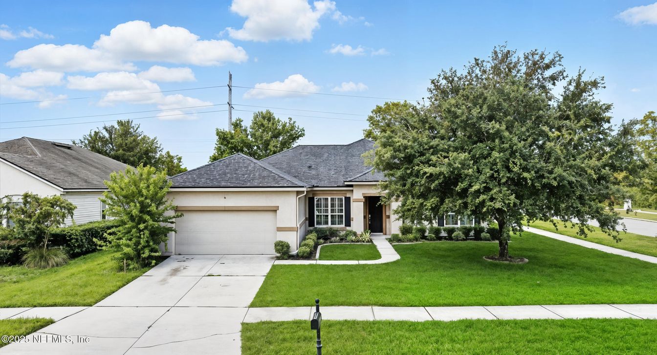 Attached, Exterior, Facade, French Provincial