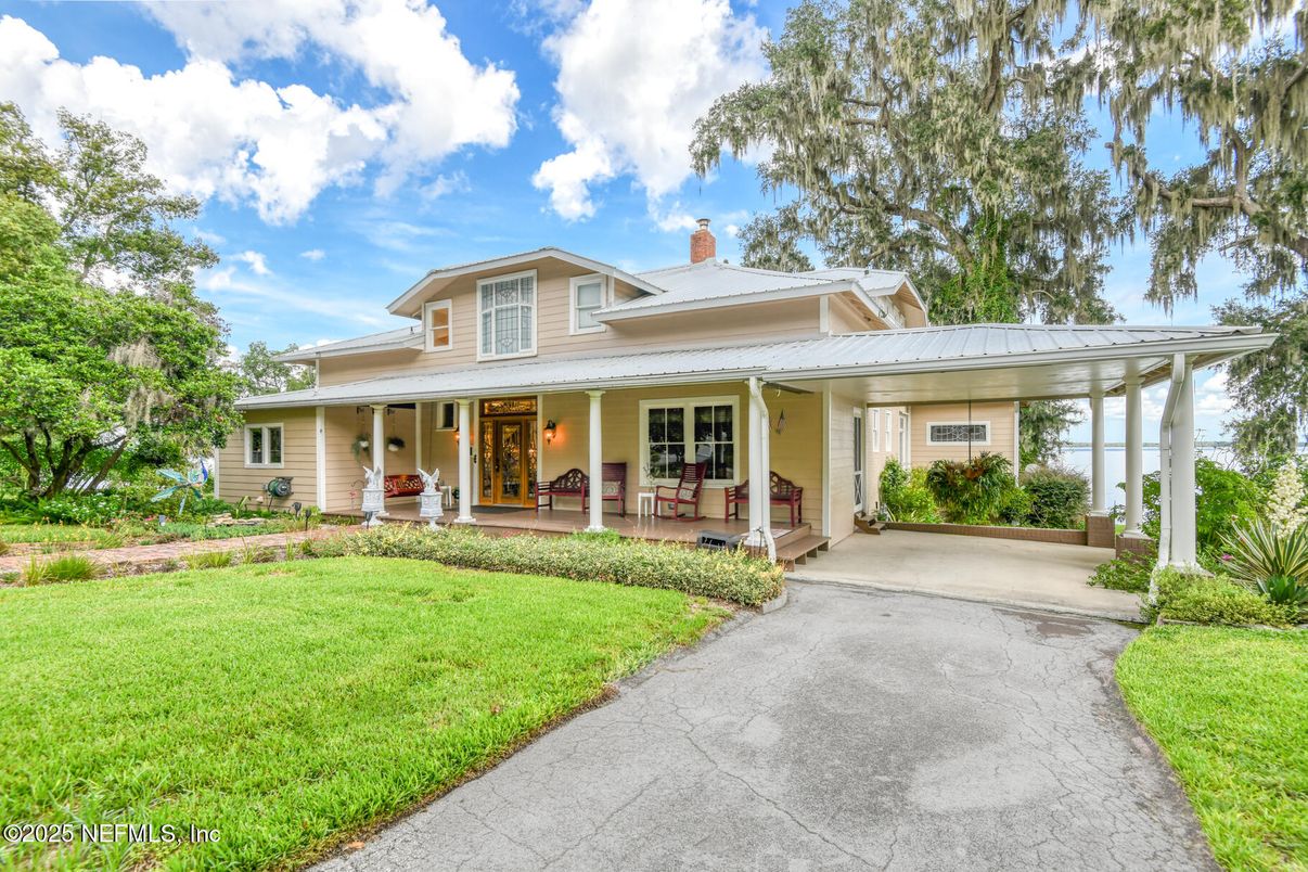 Backyard, Exterior, Facade, American Foursquare