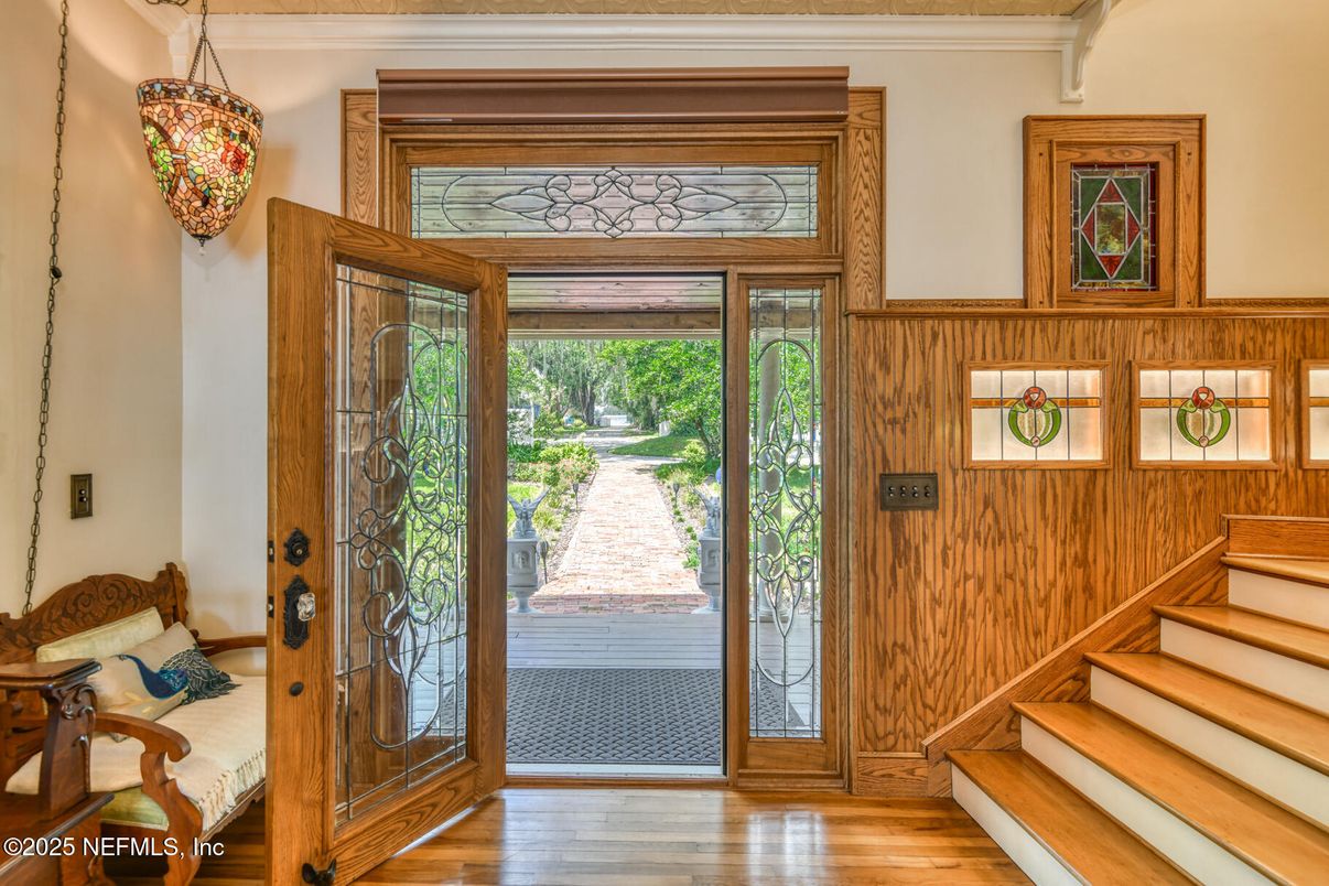 Interior, Pendant Lights, Wood Texture Flooring