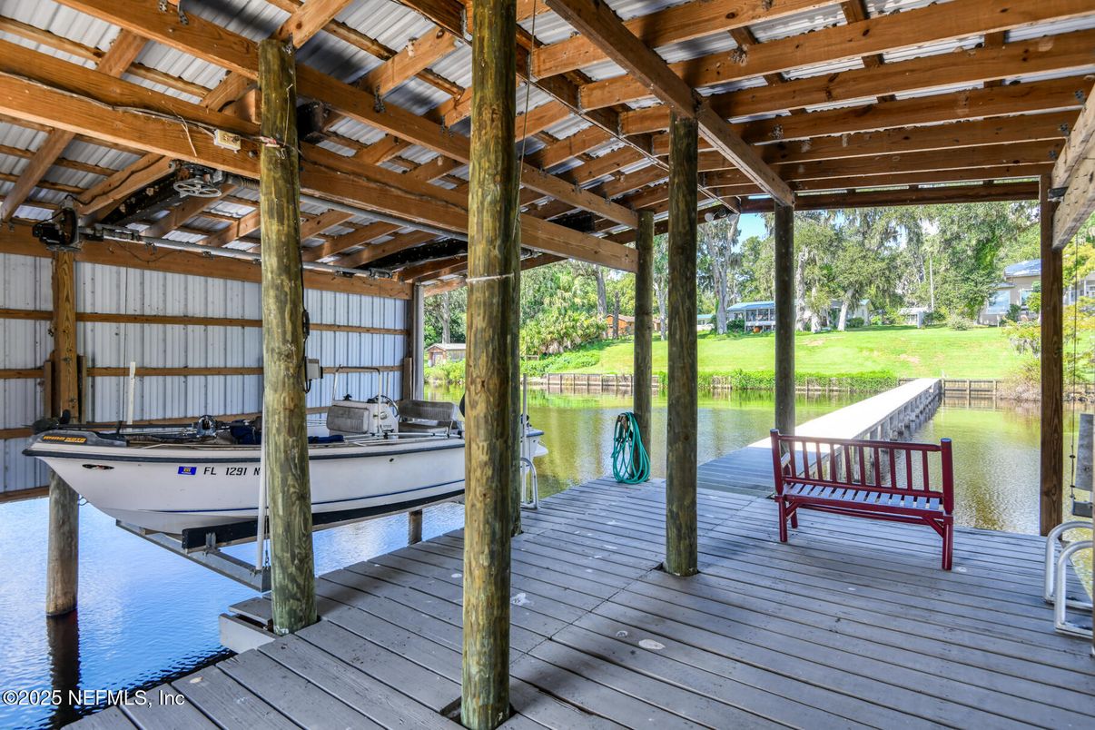 Exterior, Outdoor Kitchen, Water