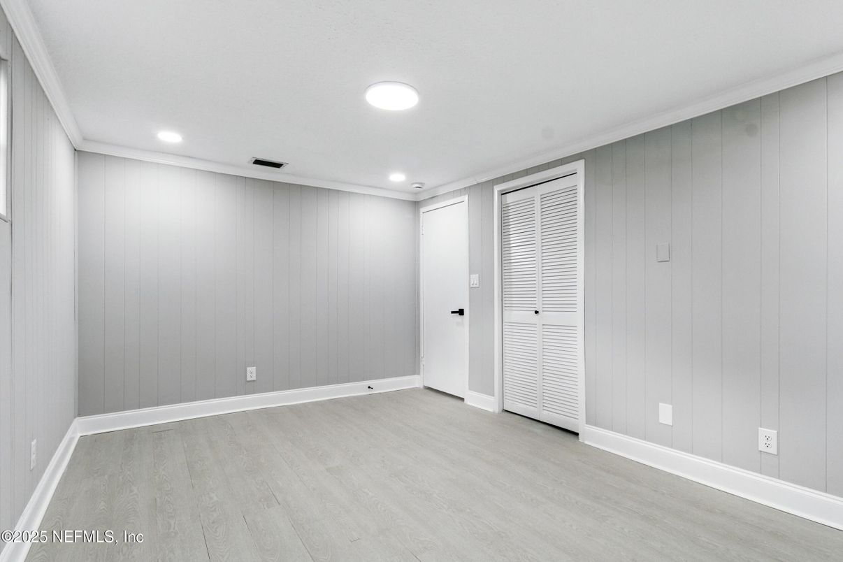 Empty room, Interior, Recessed Lighting, Wood Texture Flooring