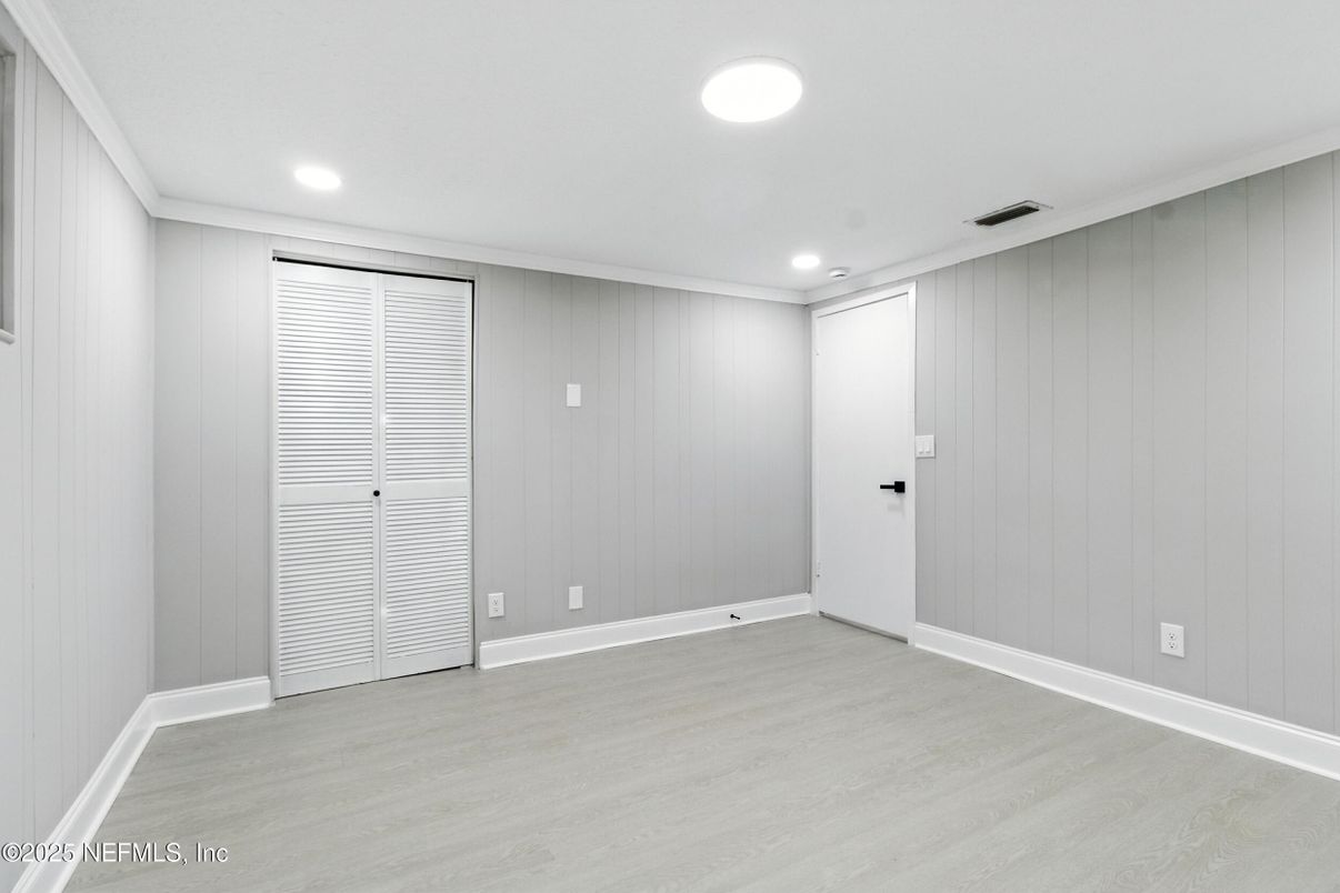 Empty room, Interior, Recessed Lighting, Wood Texture Flooring