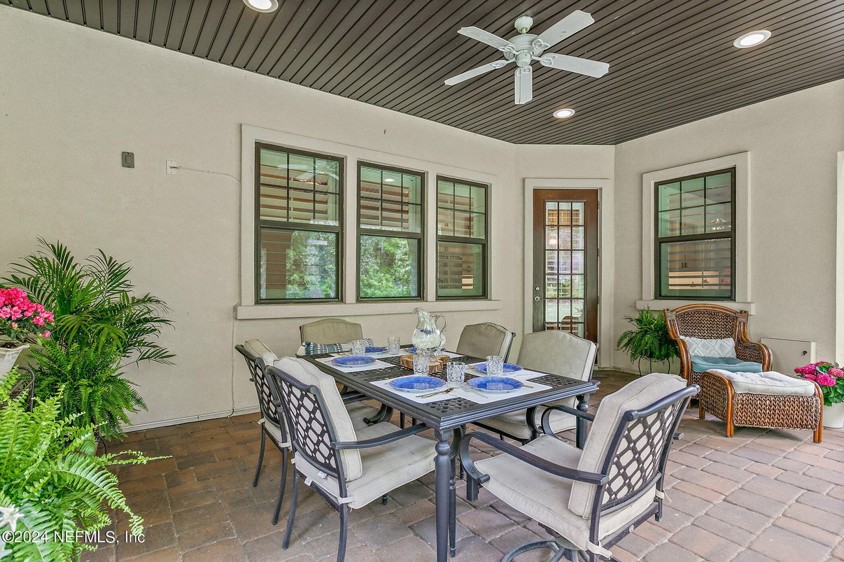 Dining room, Exterior, Recessed Lighting