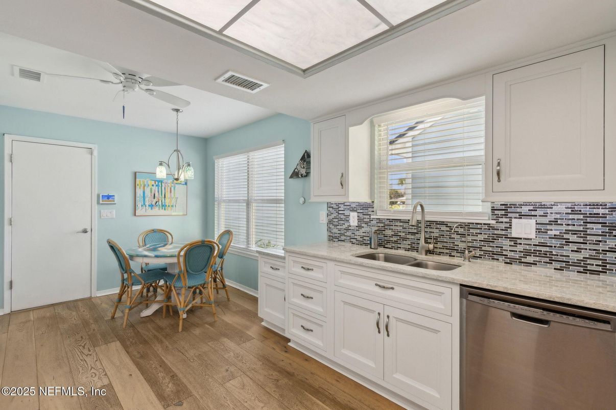 Dining room, Interior, Kitchen, Pendant Lights, Wood Texture Flooring